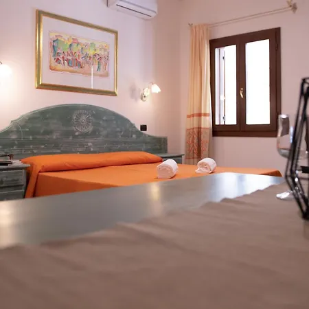Idyllic Cala Viola Sleeps 2 شقة *